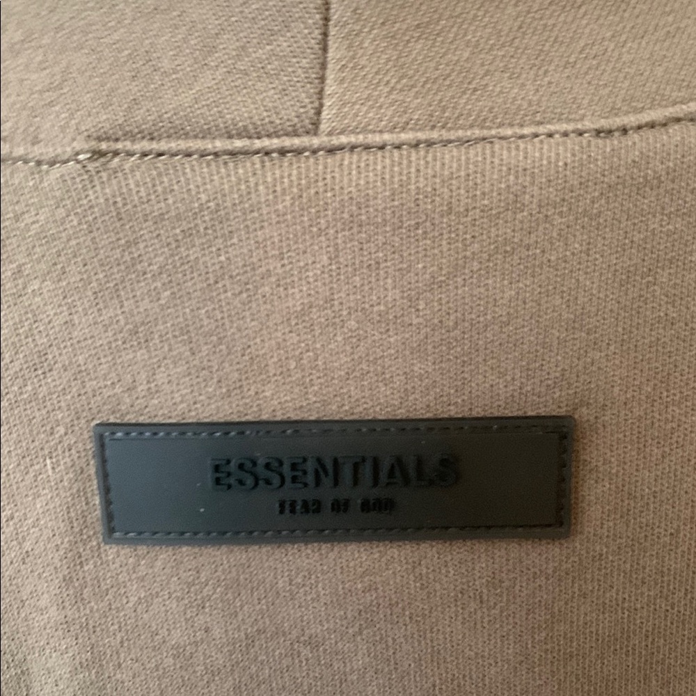 Essentials. Flash $50 - Picture 2 of 12